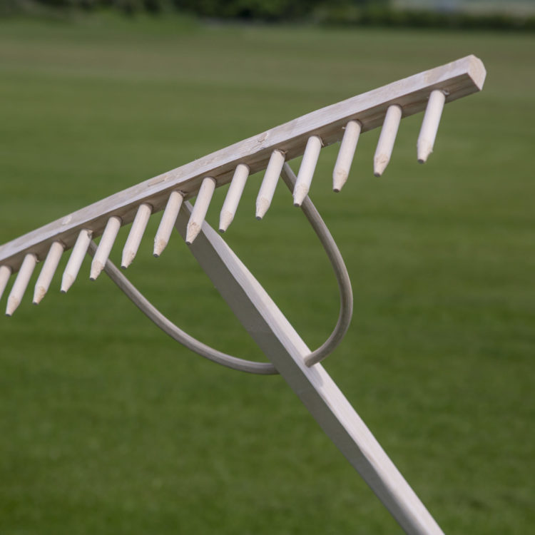 Rollaturf rake